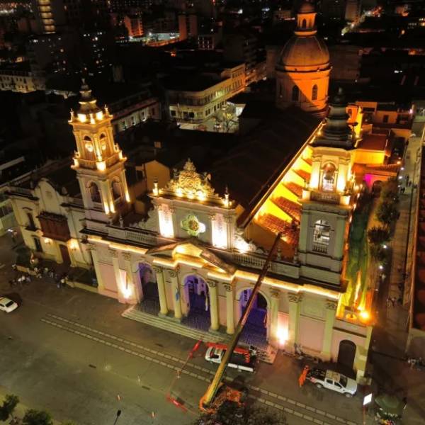 Con tecnología de punta, la Catedral Basílica empieza a lucir nueva iluminación