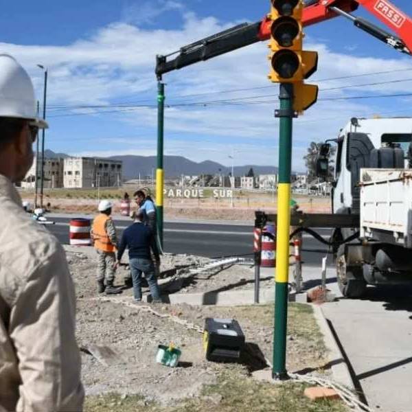Se colocaron nuevos semáforos en la avenida Ex Combatientes de Malvinas