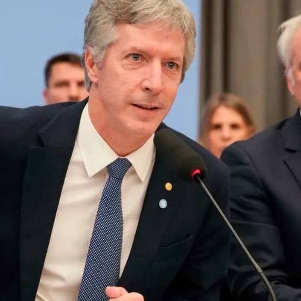“Si buscamos bien, en algún lado están”: la respuesta de Bausili sobre el destino de $4 billones del Banco Central