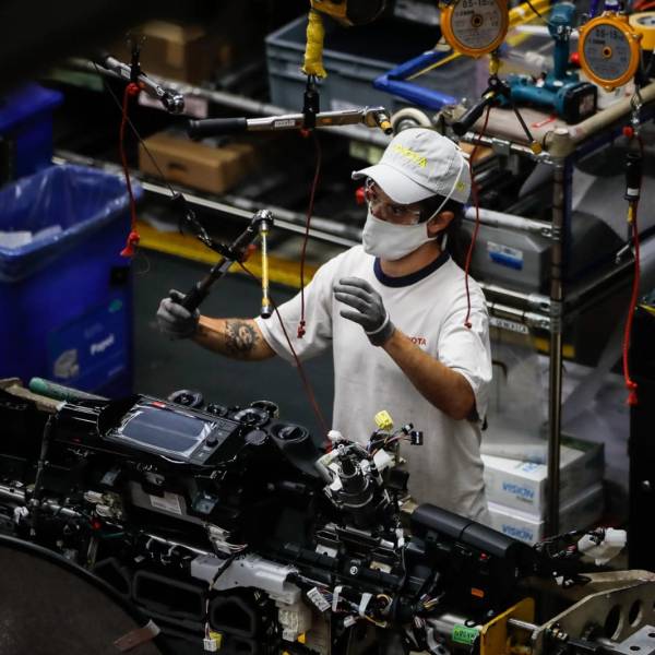 La economía en Argentina ingresó en recesión técnica tras dos trimestres consecutivos de caída