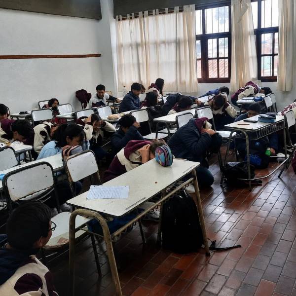 Ciudad de Salta: Se realizó un simulacro de sismo en el colegio Américo Vespucio