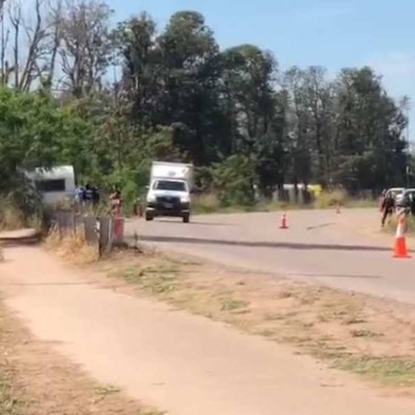 Conmoción en el norte de Salta: un policía murió al chocar su moto contra una casa rodante