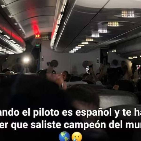 Una broma de mal gusto: un piloto español le hizo creer a pasajeros argentinos que habían ganado el Mundial