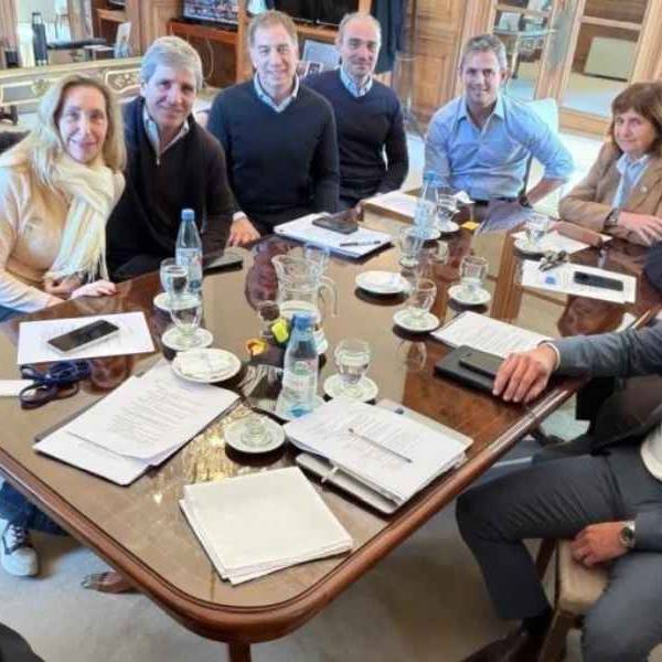 Las opiniones de Manuel Adorni en la mesa política ya no tienen peso: 
