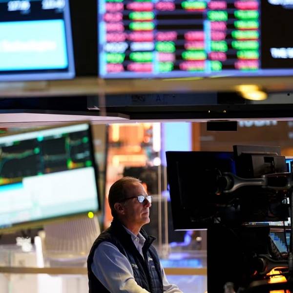 Repercusiones de la derrota del Gobierno en el Congreso: Los bonos caen hasta 3% en Wall Street y el riesgo país supera los 1300 puntos