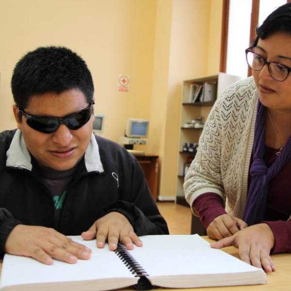 La Biblioteca Provincial de Salta busca voluntarios para leerles a personas con discapacidad visual