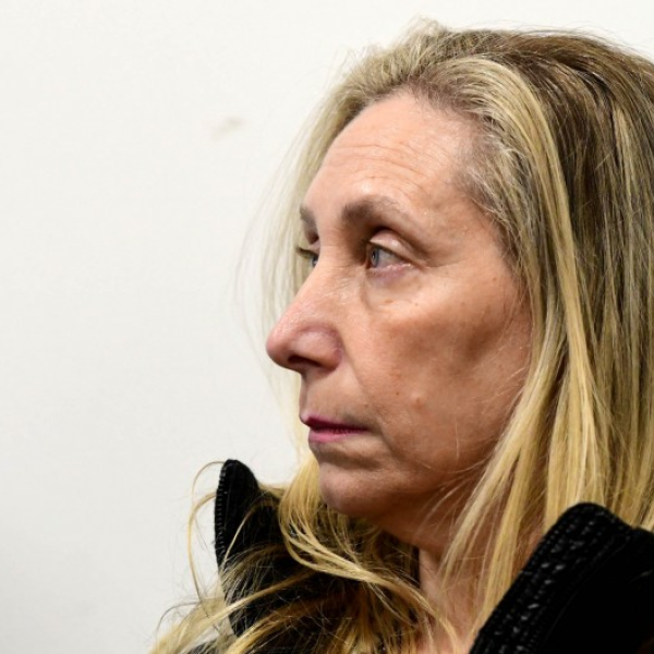 En La Plata venden el libro de Karina con un descuento del 3%