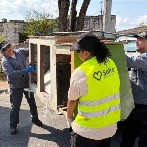 Avanza la lucha contra el dengue: recolectan 15 toneladas de chatarra en barrio Vicente Solá