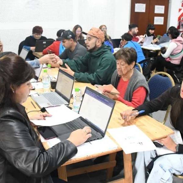 Más de 200 vecinos completaron sus estudios secundarios con un programa municipal