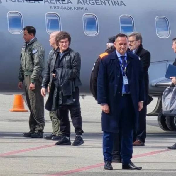 Milei se gastó 300 mil dólares en tres aviones para ir a Ushuaia y tuvo que suspender la caminata por las protestas