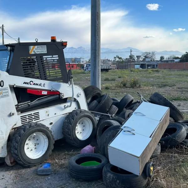 La lucha contra el Dengue no frena: En el Barrio El Aybal se realizó un nuevo operativo de descacharrado