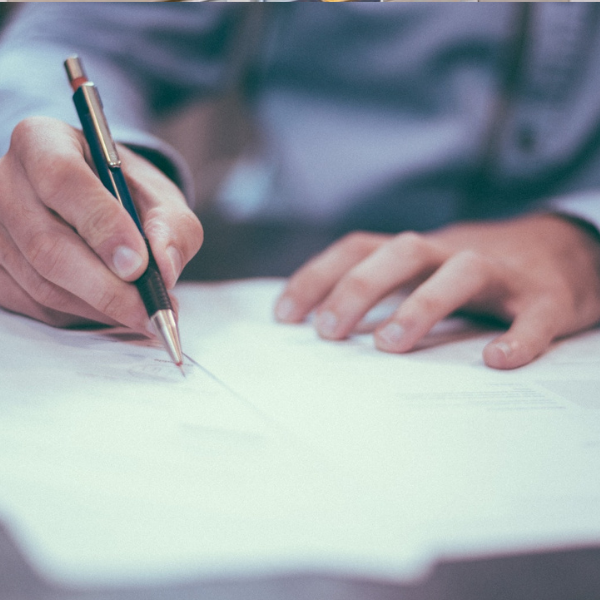 Se hacía pasar por abogado en la ciudad de Orán, cobraba por supuestos servicios legales y habría engañado a múltiples víctimas