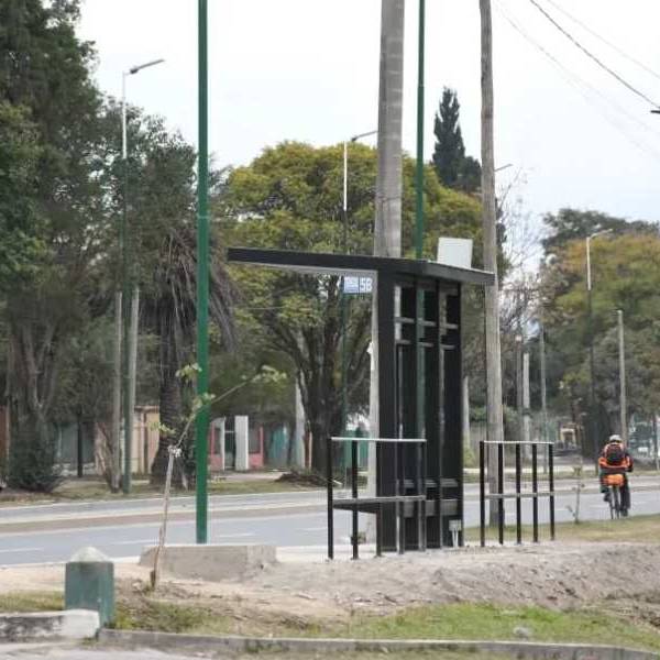 Plan Vial Zona Sur: La Municipalidad instala 15 nuevos paradores de colectivos