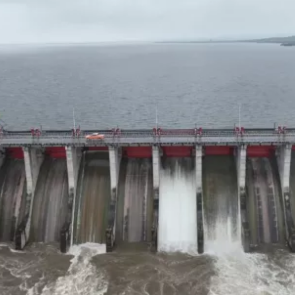 El dique El Tunel alcanzó su capacidad máxima y comenzaron con la apertura de las compuertas del embalse