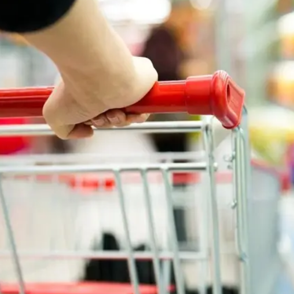 Vivir al límite: en varias provincias, la mitad de las familia en Argentina usa ahorros para llegar a fin de mes