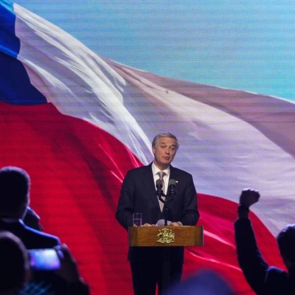 El presidente de Chile negocia con los ingleses una ruta marítima a las Malvinas