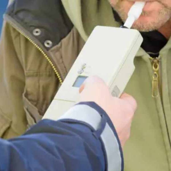 Un camionero en Salta rompió el record de alcoholemia  conduciendo. Está detenido