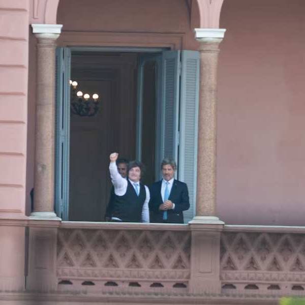 El Gobierno busca recuperar la iniciativa política y trabaja para “volver a enamorar” al electorado