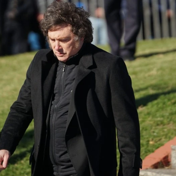 Milei cruzó a La Scaloneta por la bandera de Malvinas: 