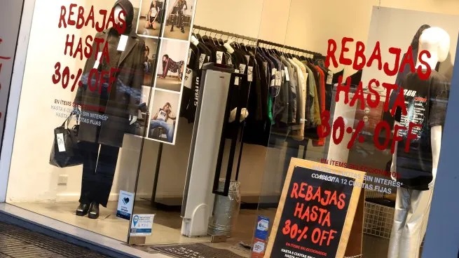 El consumo sigue cayendo en Argentina. Pierde impulso las cuotas sin interés que sostenía las compras