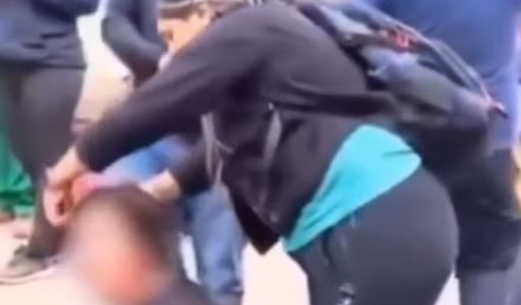 En Bermejo comerciantes bolivianos desnudaron y le cortaron el pelo a una tucumana acusada de robar
