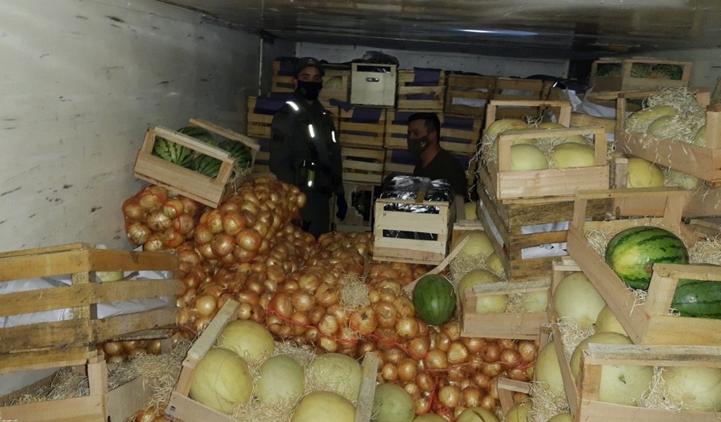 Salta y Nación trabajarán en conjunto para frenar el contrabando de frutas y verduras: "Perjudican a productores locales"