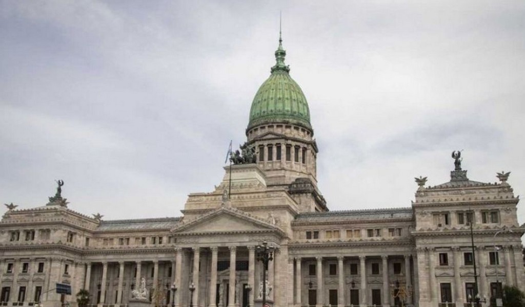 Con los números apretados, al kirchnerismo le faltan cuatro senadores para bloquear la Ley Bases en la Cámara Alta