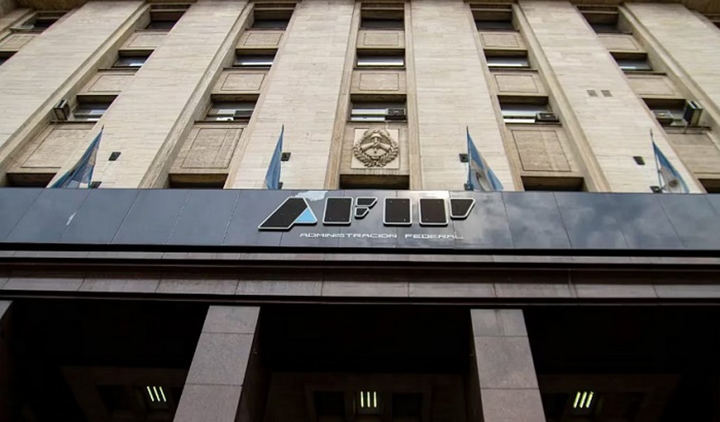 AFIP anunció que congelará salarios de toda la planta