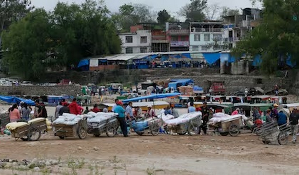 Las compras de miles de argentinos  en Bolivia, ponen en jaque al comercio de Orán