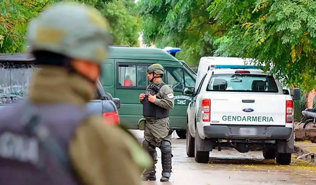 ¡Escándalo! Traficaban droga en una camioneta de la policía salteña: Detienen a dos efectivos