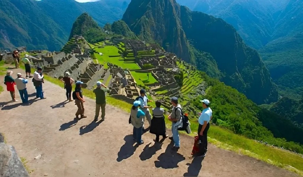 Lanzan pasajes turísticos en colectivo de Salta a Perú: El viaje dura unas 45 horas