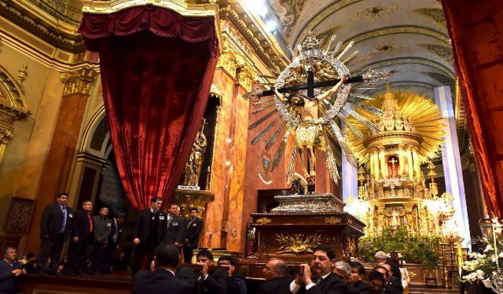 Milagro 2024: Con gran emoción entronizaron al Señor y la Virgen del Milagro