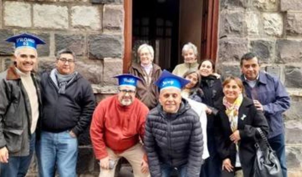 Encontraron a su “seño” de jardín 50 años después: ella los reconoció con nombre y apellido