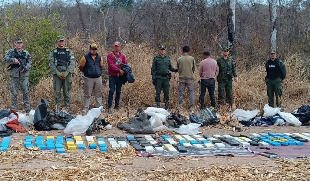 Detuvieron en Salta a un grupo de mochileros con más de 200 kilos de cocaína