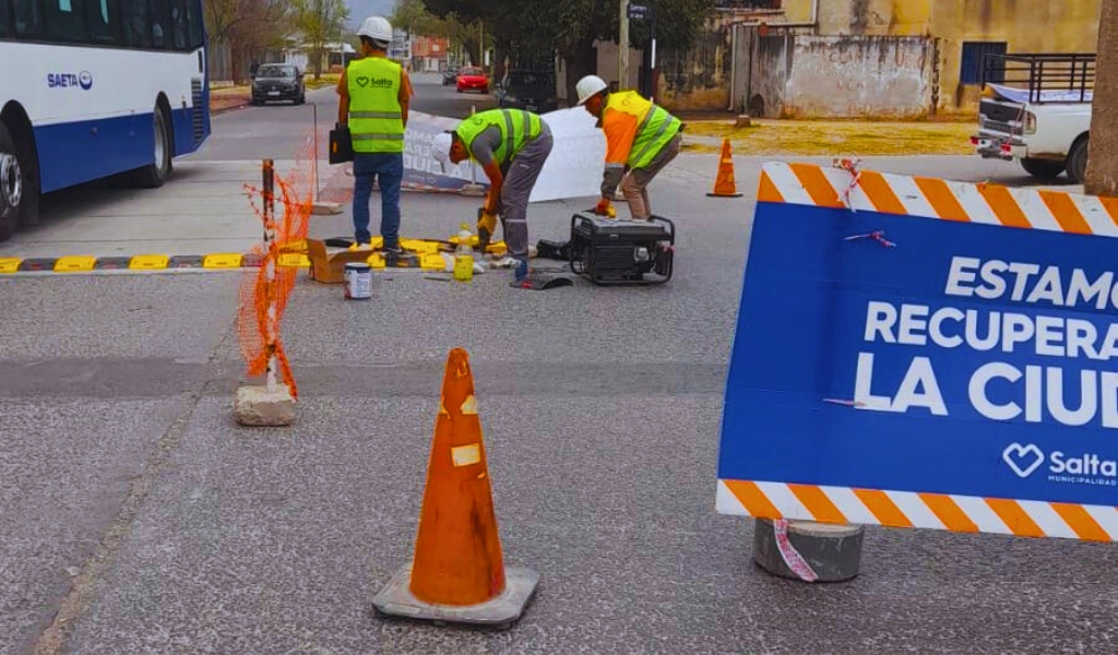 El municipio continúa colocando reductores en distintos puntos de la ciudad