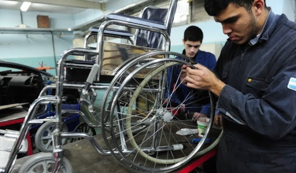 Quieren que presos de Salta reparen decenas de sillas de ruedas del Centro de Rehabilitación