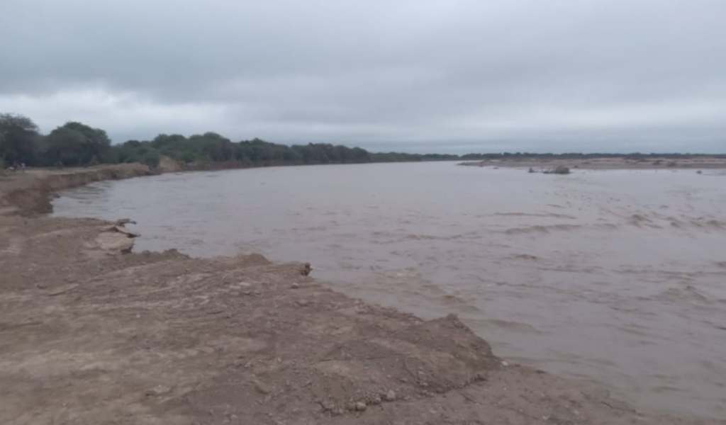 El cauce del rio Pilcomayo se llevó una franja de más de 2 kilometros de suelo argentino