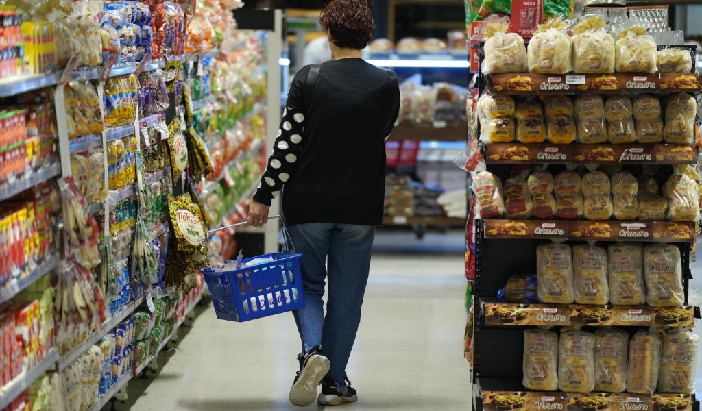 Al gobierno se le dispararon los precios: La inflación de marzo fue de 3,7%