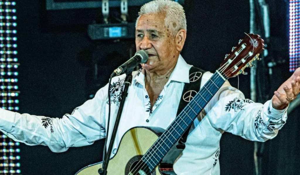 La triste noticia fue confirmada por medio de un comunicado en las redes sociales de la banda. Tenía 72 años.