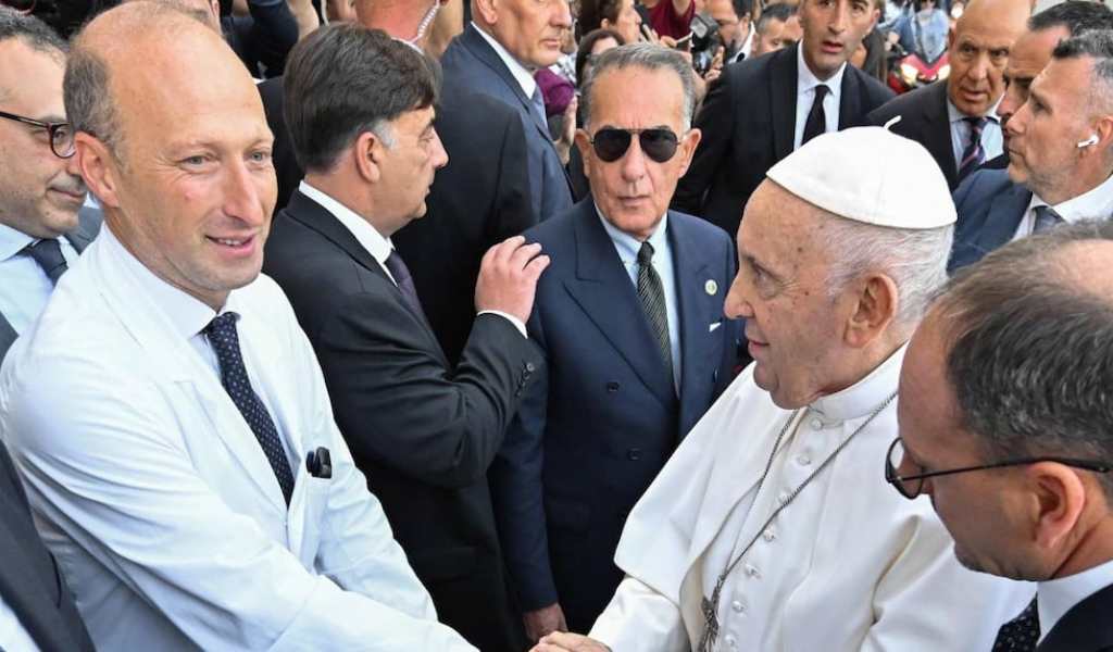 El médico del papa Francisco reveló cómo fueron los últimos minutos antes de morir: “No respondía”
