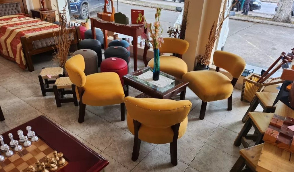 Presos de Villa Las Rosas realizan la venta y exposición de productos por el Día del Trabajador