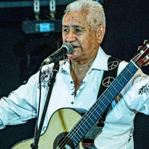 La triste noticia fue confirmada por medio de un comunicado en las redes sociales de la banda. Tenía 72 años.