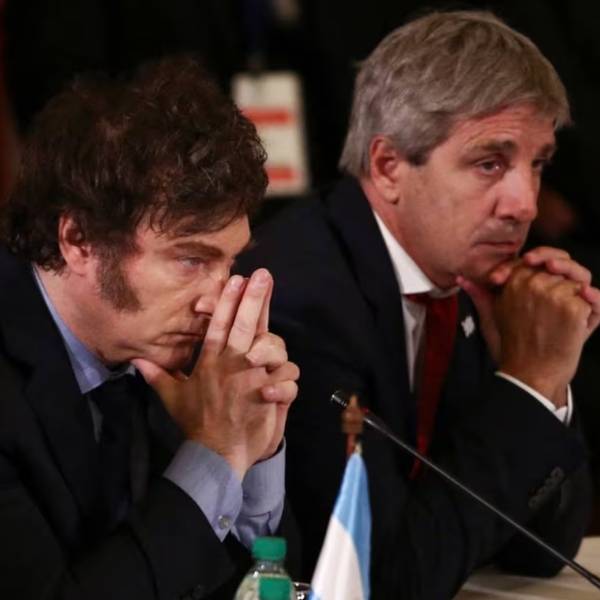 Guerra de aranceles: sube el dólar blue y el riesgo país se acerca a los 1000 puntos