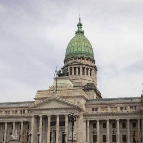 Con los números apretados, al kirchnerismo le faltan cuatro senadores para bloquear la Ley Bases en la Cámara Alta