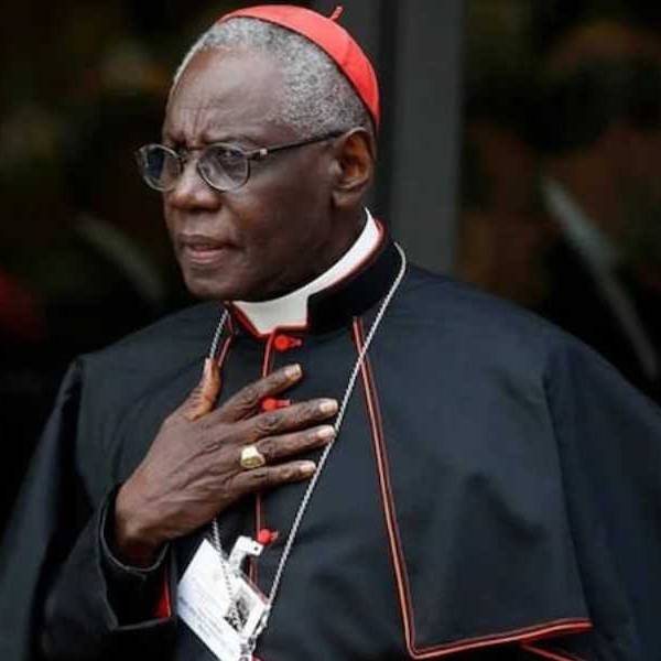 Robert Sarah, el cardenal ultraconservador que puede convertirse en el primer papa africano
