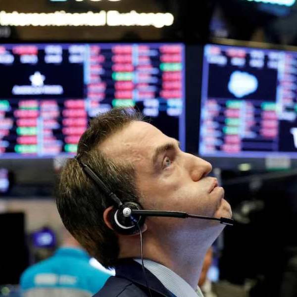 En medio de la crisis mundial, el riesgo país superó los 1000 puntos y las acciones argentinas caen 5 por ciento