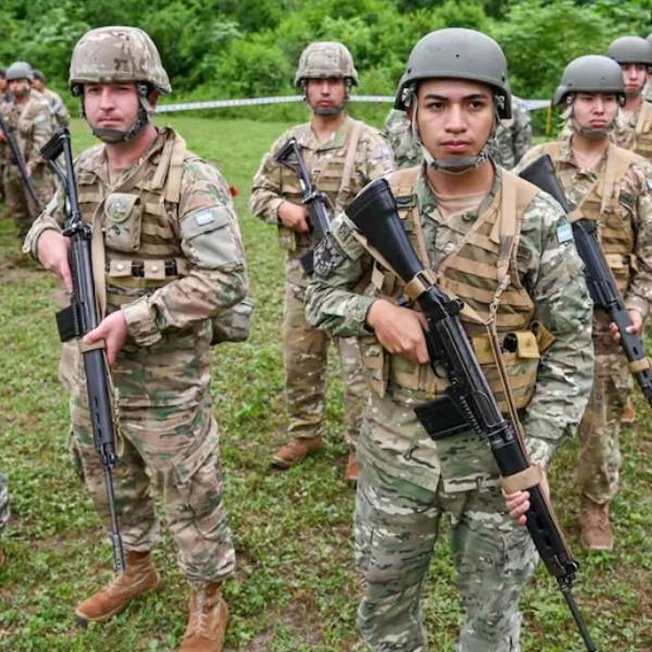 El gobierno enviará 10000 efectivos del ejército a la frontera norte para combatir a los narcos