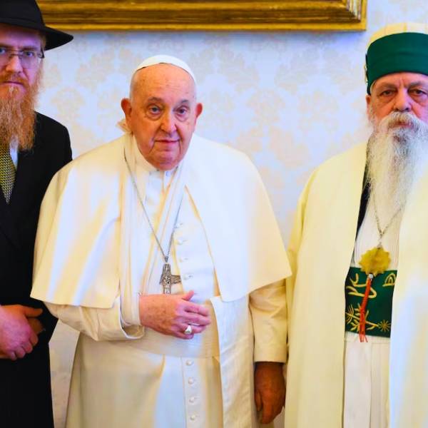 El papa Francisco sufrió una caída sin fracturas pero le inmovilizaron el brazo por precaución